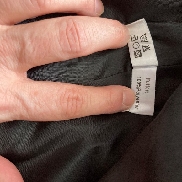 Red coat - Picture 8 of 9